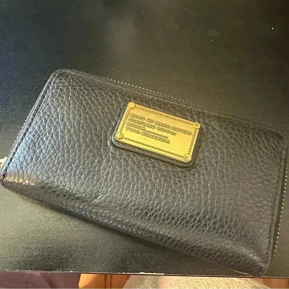 Marc by Marc Jacobs Classic Q Wingman Wristlet - Picture 2 of 11